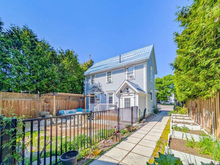 Property Photo:  212 James Street  ON P1L 2B8 