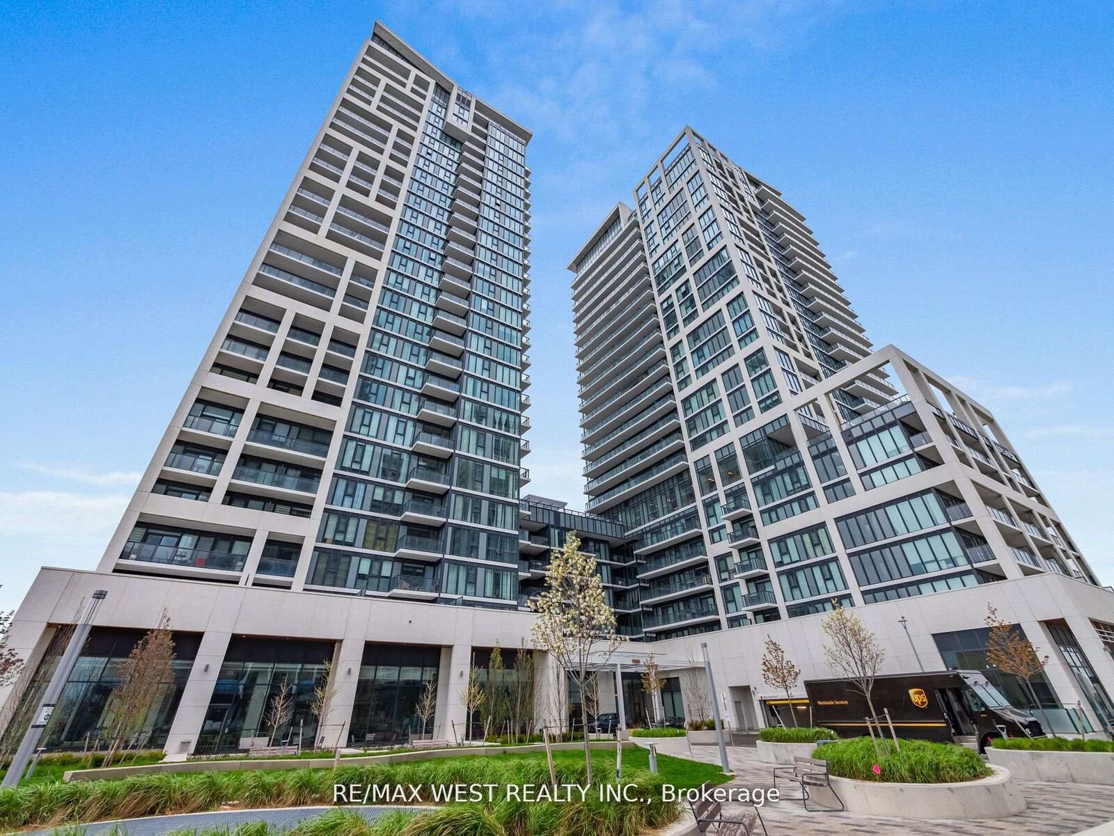 Property Photo:  9000 Jane Street 1019  ON L4K 0M6 