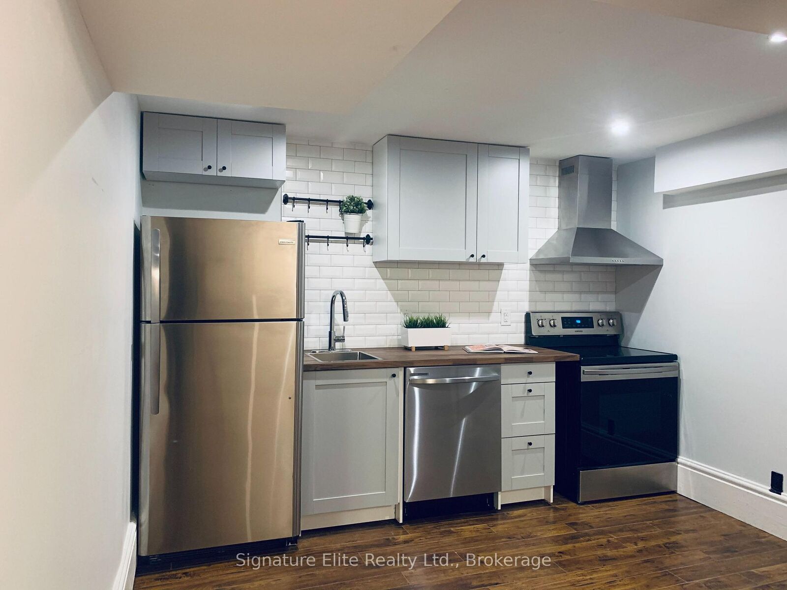 Property Photo:  43 Marblehead Crescent Bsmt  ON L6S 2T8 