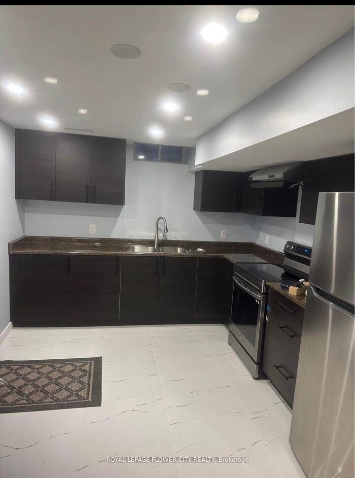 Property Photo:  31 Nivelle Crescent  ON L6S 5L5 