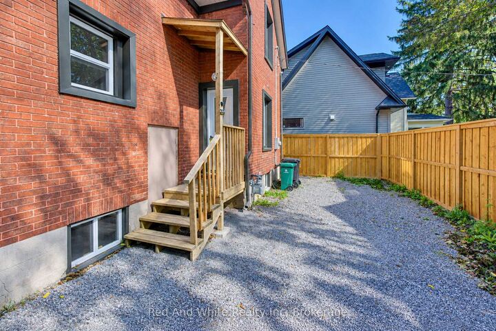 Property Photo:  18 Miehm Place  ON N2H 2K9 
