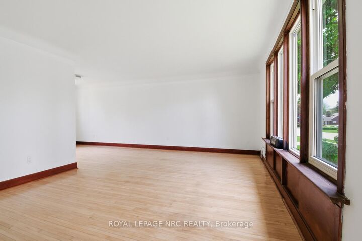 Property Photo:  6010 Carlton Avenue  ON L2G 5J5 