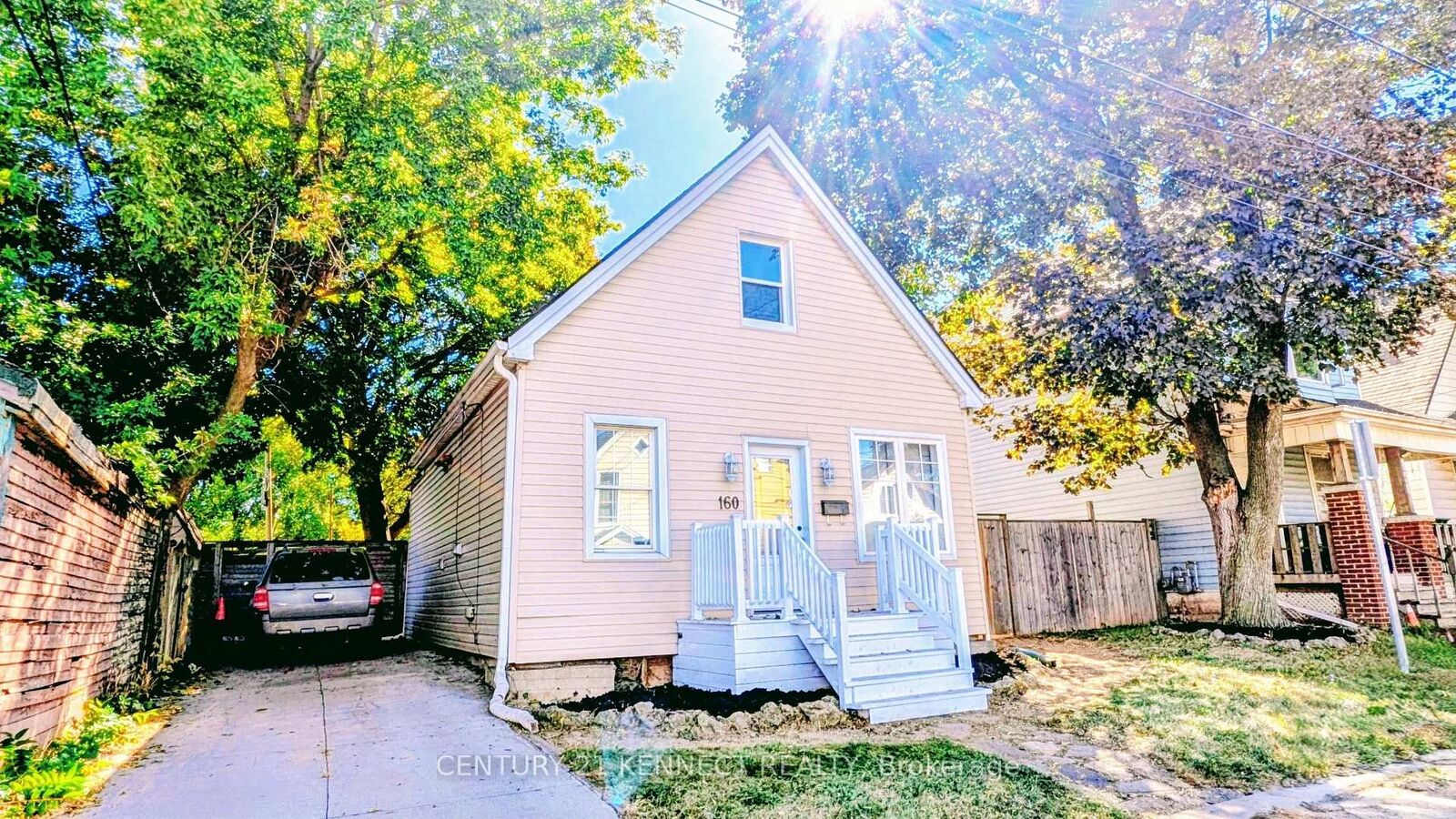 Property Photo:  160 Glendale Avenue N  ON L8L 7J8 