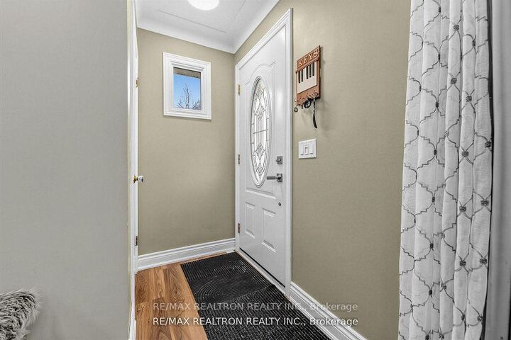 Property Photo:  42 Charles Street  ON N3T 1B3 
