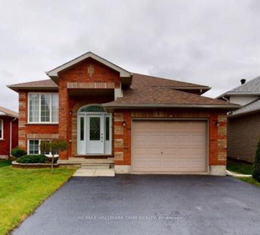 Property Photo:  133 Monique Crescent Lower Level  ON L4M 6Z3 