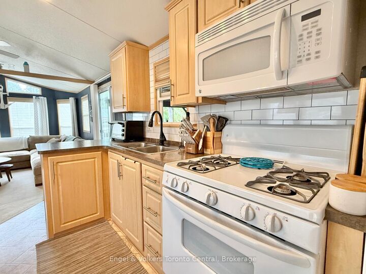 Property Photo:  7489 Sideroad 5 E N/A P 6  ON N0G 2L0 