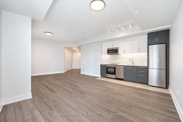 Property Photo:  2525 Bathurst Street 1001  ON M6B 2Y9 