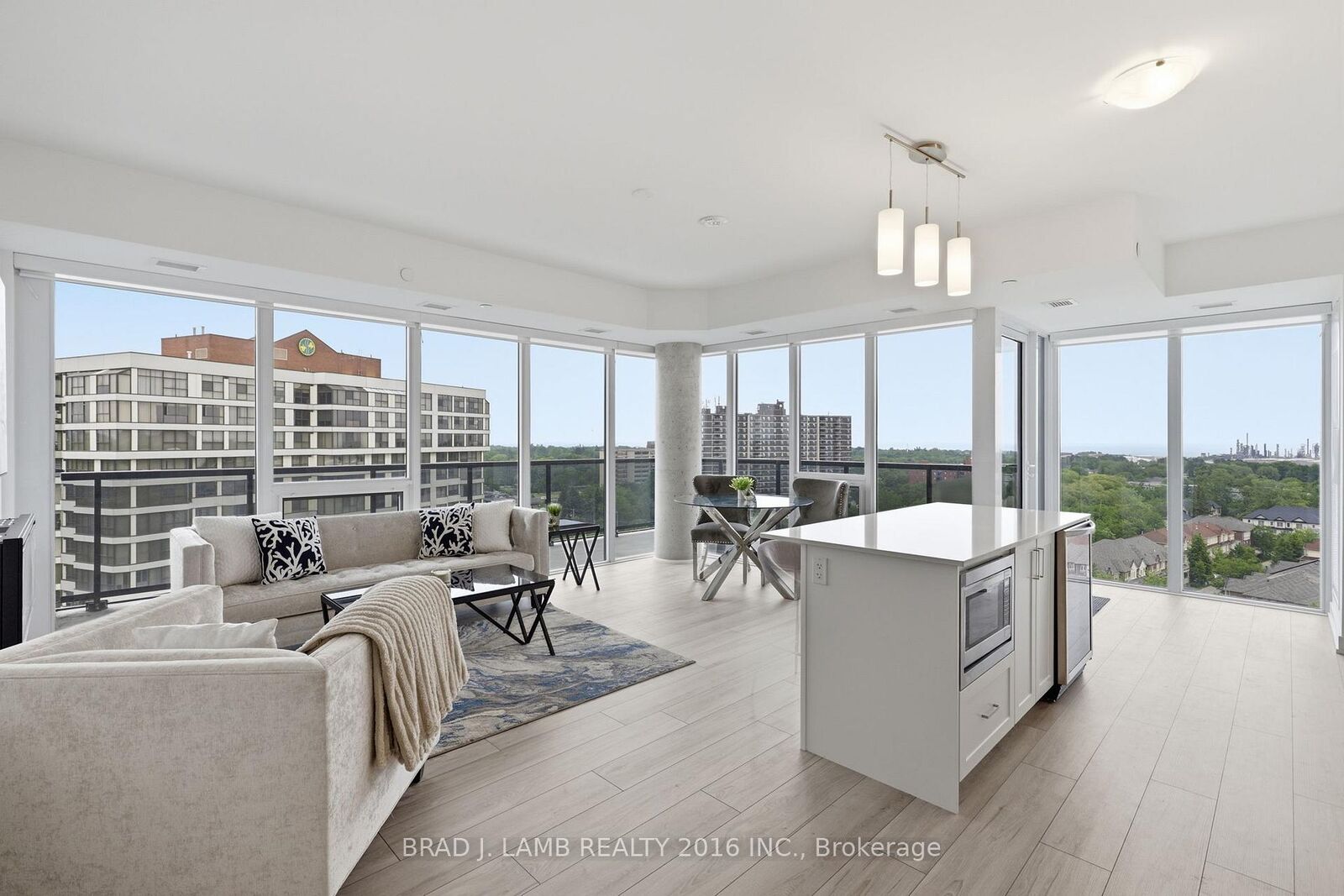 Property Photo:  1035 Southdown Road 1204  ON L5J 0A2 