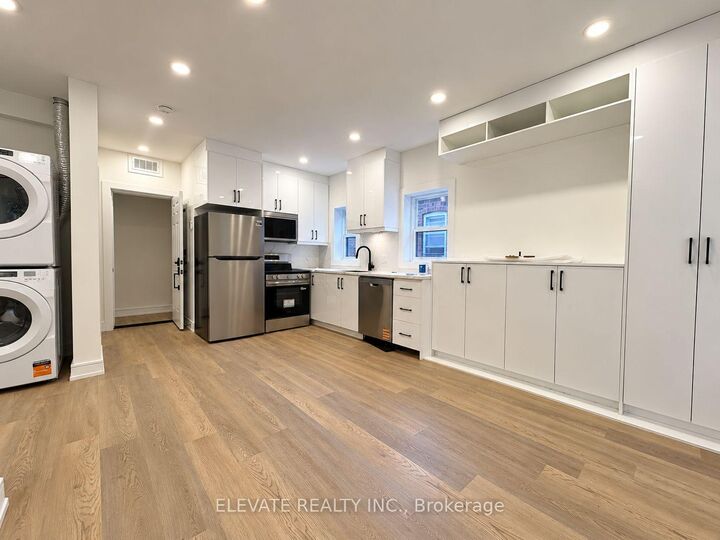 Property Photo:  76 Burnaby Boulevard 3  ON M5N 1G4 