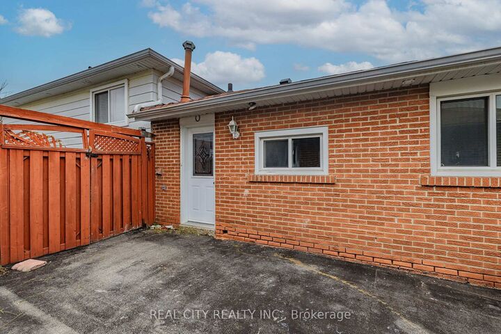 Property Photo:  3385 Morningstar Drive Basement Unit  ON L4T 1X6 