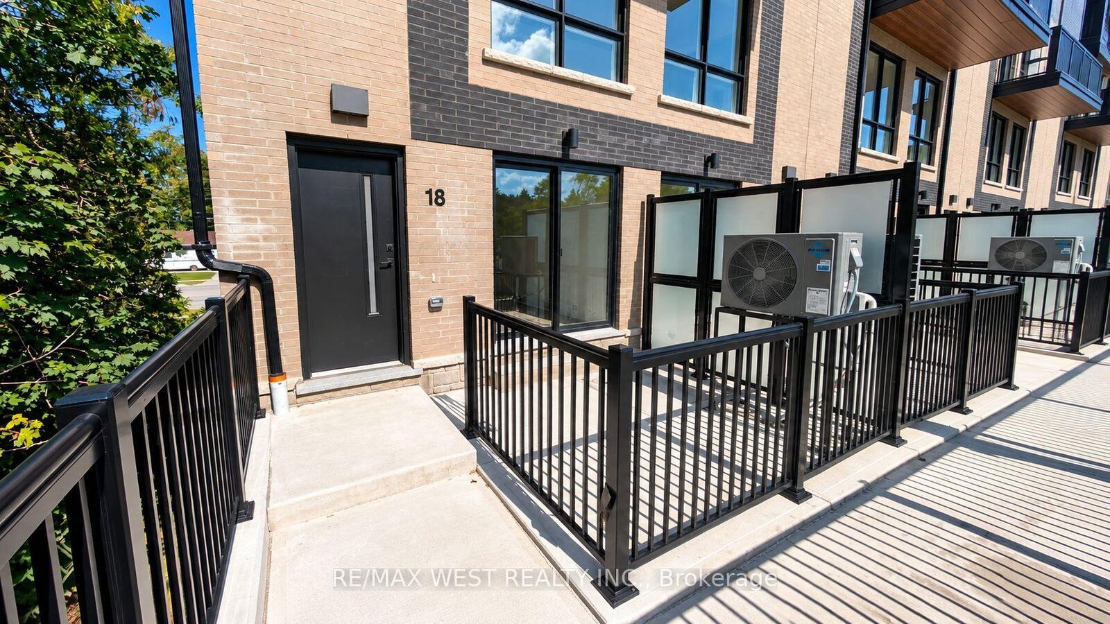 Property Photo:  521 Big Bay Point Road 7  ON L4N 3Z6 