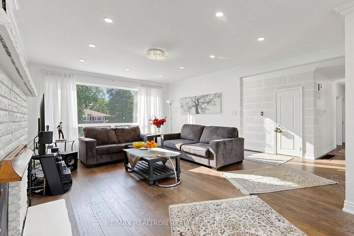 Property Photo:  244 Tampico Road Main  ON L4C 4R7 