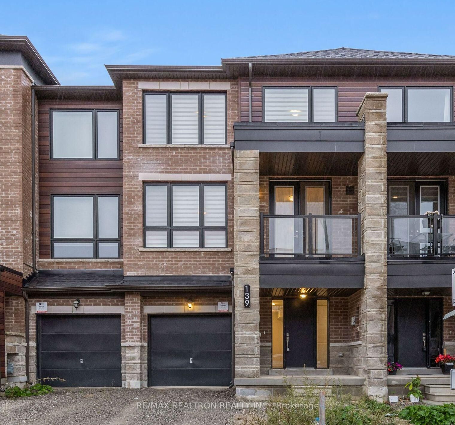 Photo de la propriété:  139 Blue Forest Crescent  ON L9J 0N5 