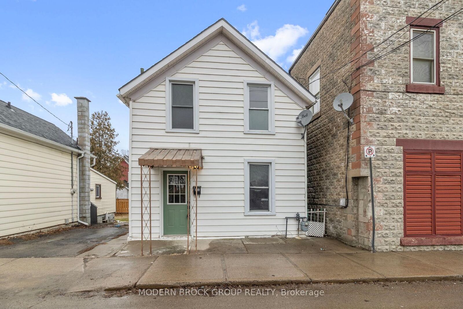 Property Photo:  108 George Street  ON K6V 3V9 