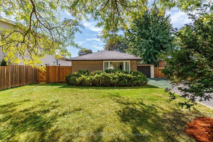 Property Photo:  184 Laverock Avenue  ON L4C 4K3 