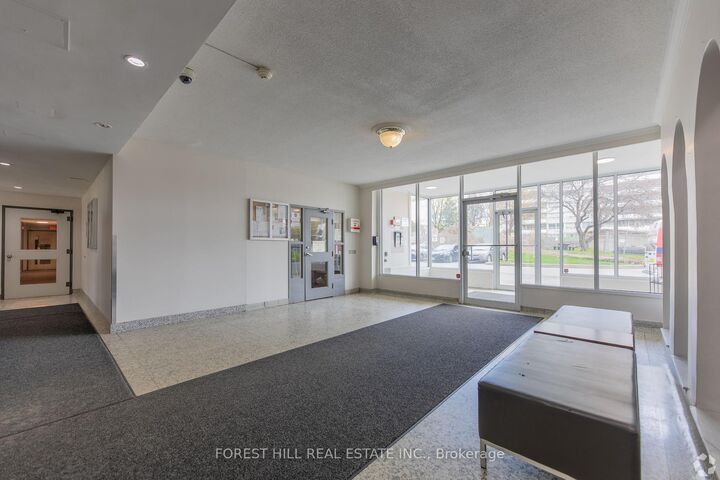 Property Photo:  1130 Wilson Avenue 104  ON M3A 2A5 