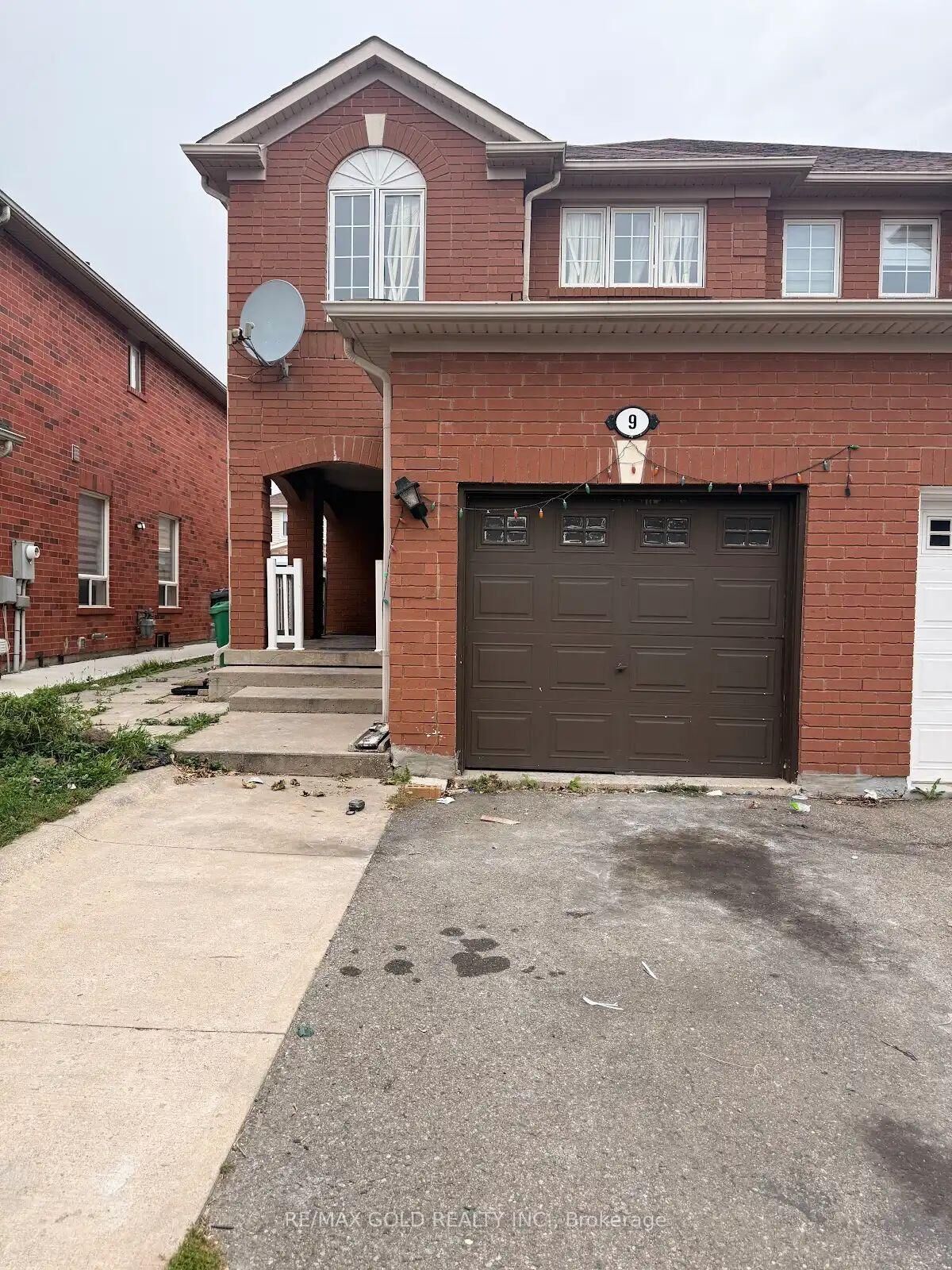 Property Photo:  9 Dunlop Court Bsmt  ON L6X 4Z8 