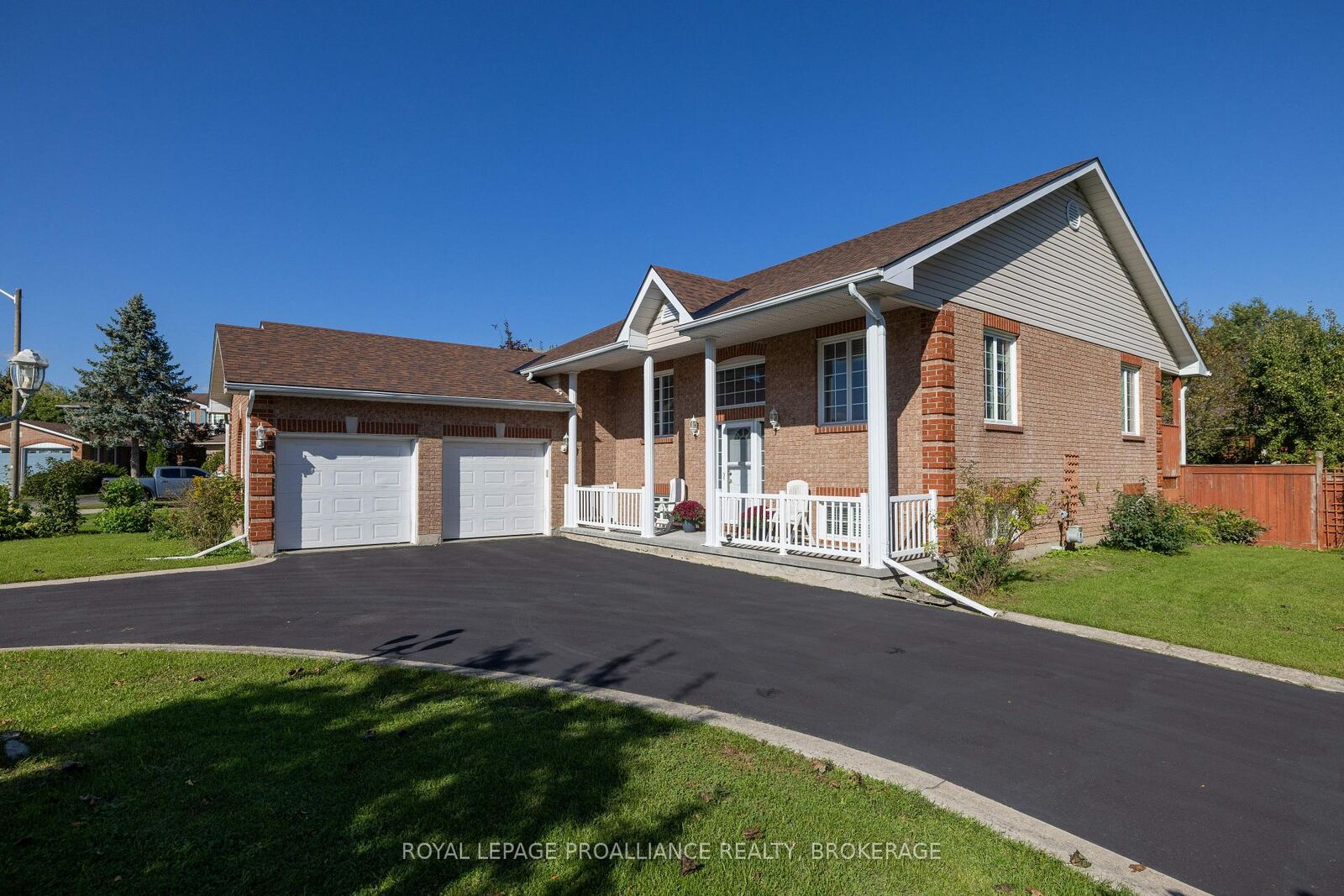 Property Photo:  662 Millbrook Crescent  ON K7M 7Z8 