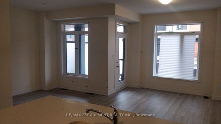 Property Photo:  590 North Service Road E 122  ON L8E 0K5 