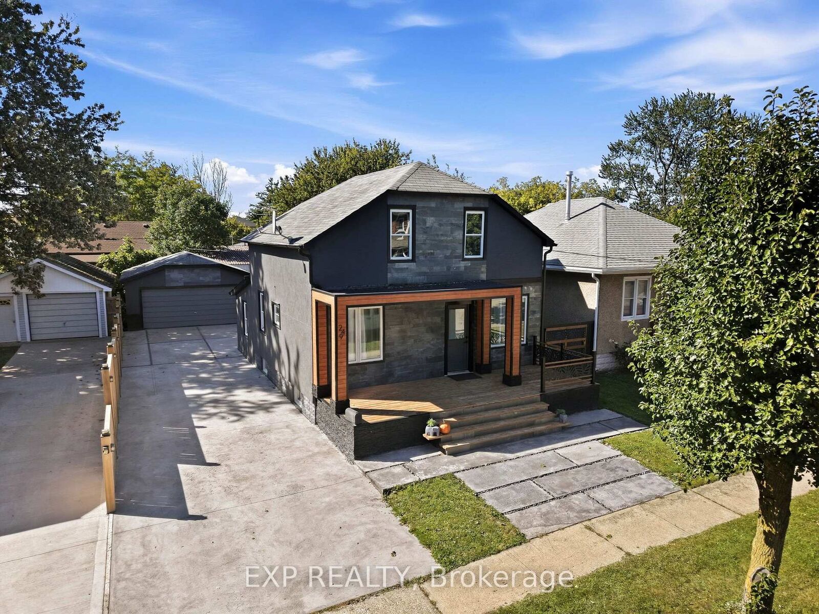Property Photo:  249 Wallace Avenue S  ON L3B 1R7 