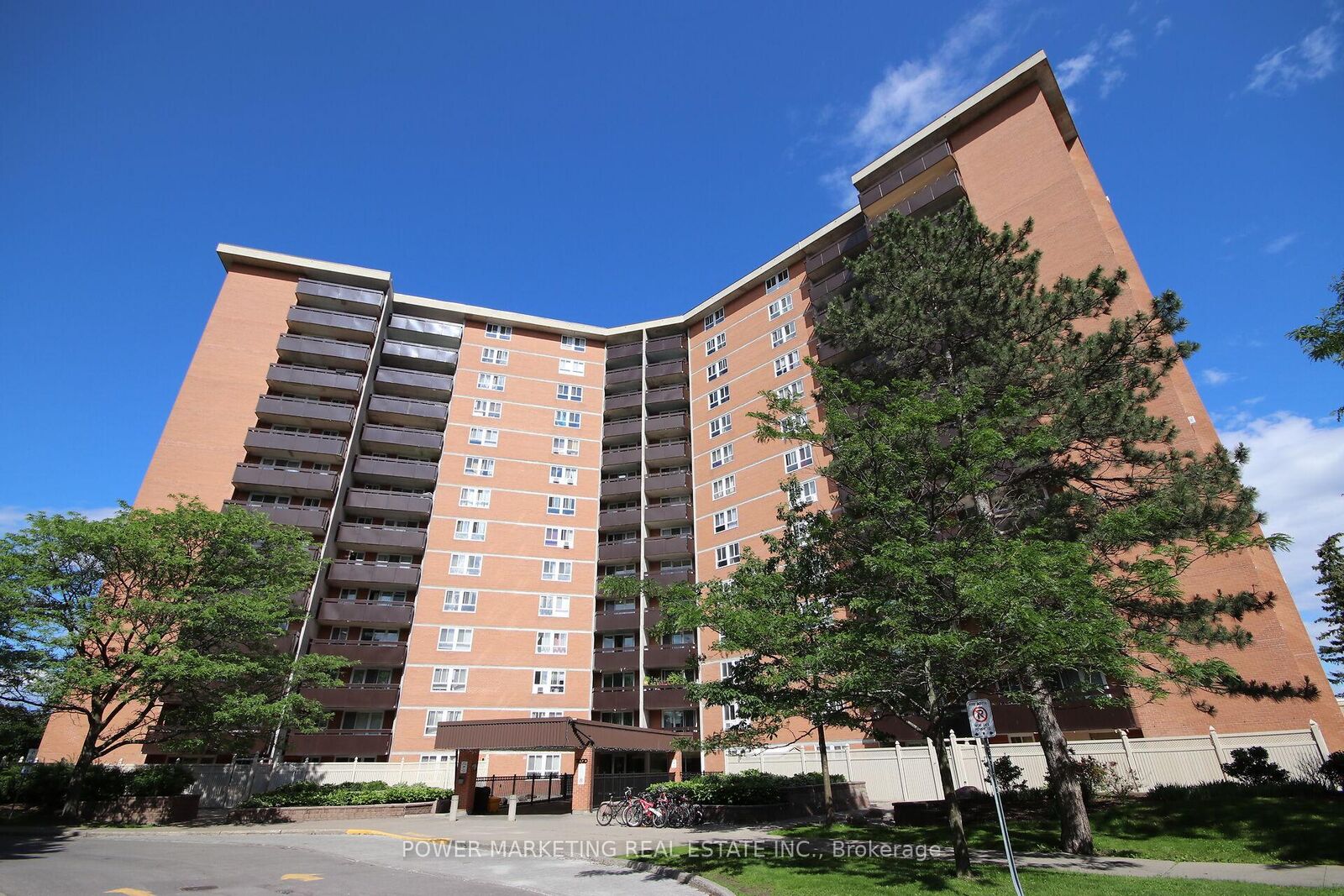 Property Photo:  2020 Jasmine Crescent 810  ON K1J 8K5 