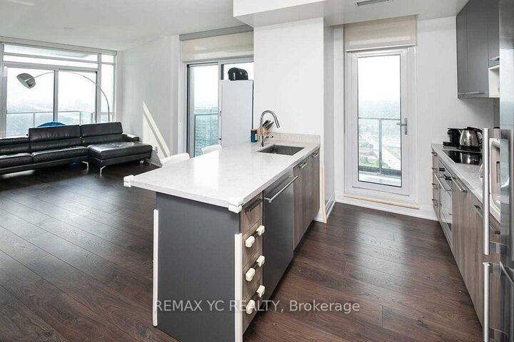 Property Photo:  36 Park Lawn Road 3705  ON M8Y 0E5 