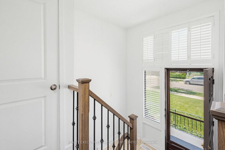 Property Photo:  55 Picaro Drive  ON M3N 2B6 