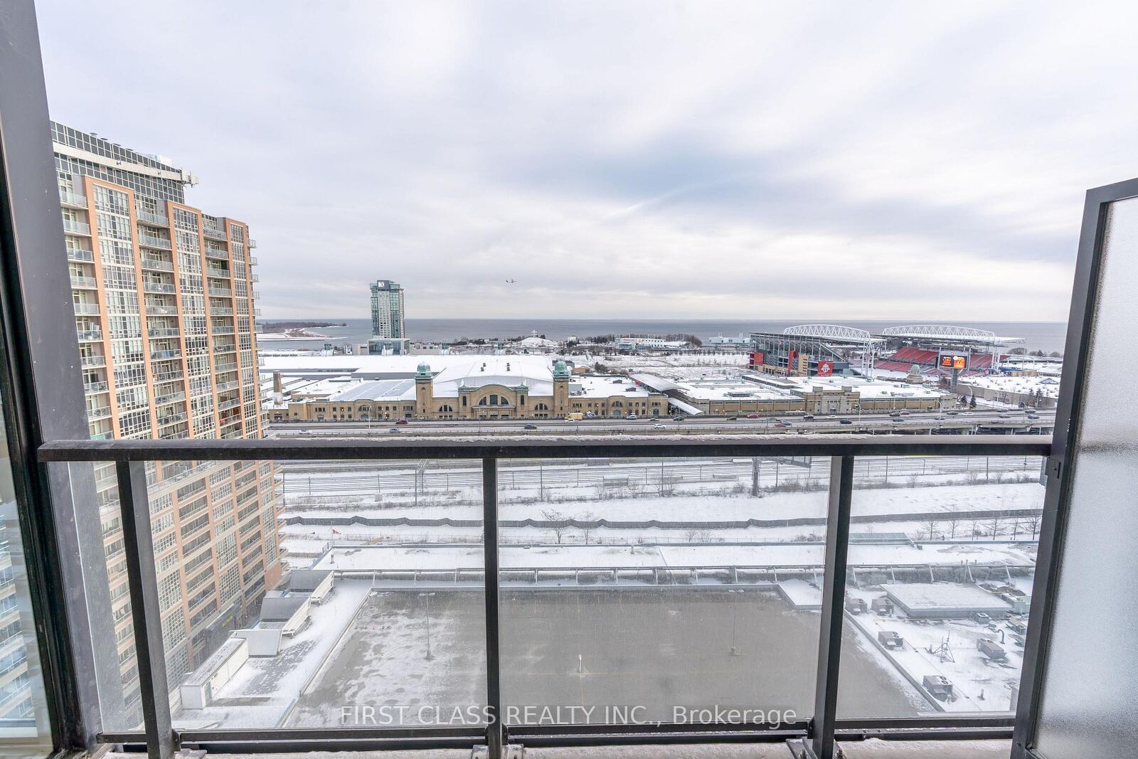 Property Photo:  135 East Liberty Street 1412  ON M6K 0G7 