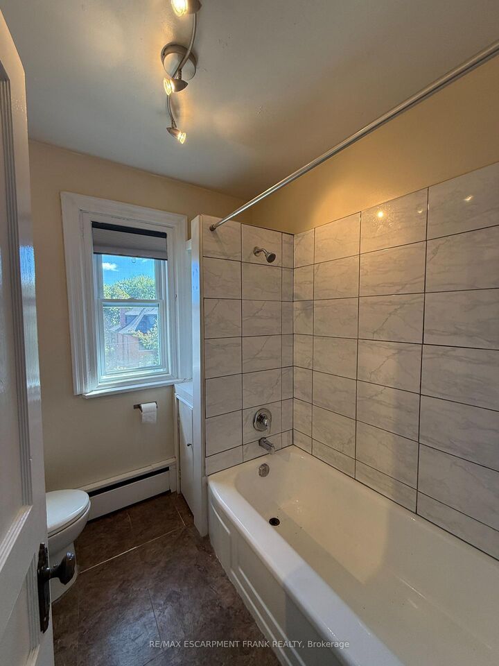 Property Photo:  4 Undermount Avenue 3  ON L8P 3Z6 