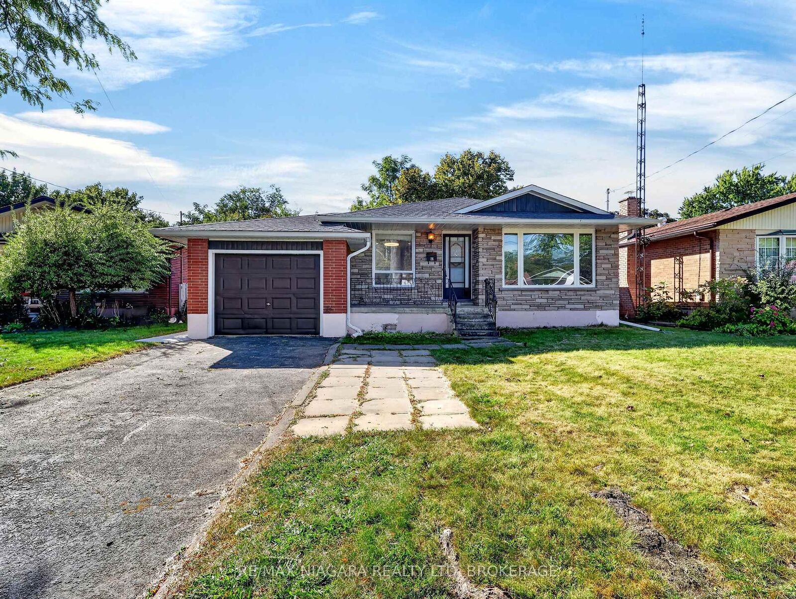 Property Photo:  82 Regent Drive  ON L2M 3L7 