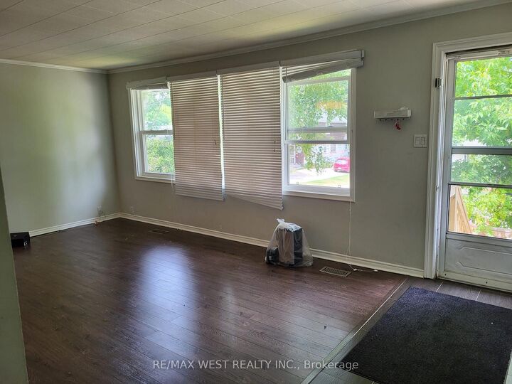 Property Photo:  336 Ontario Street Main Floor  ON L3Y 2K3 