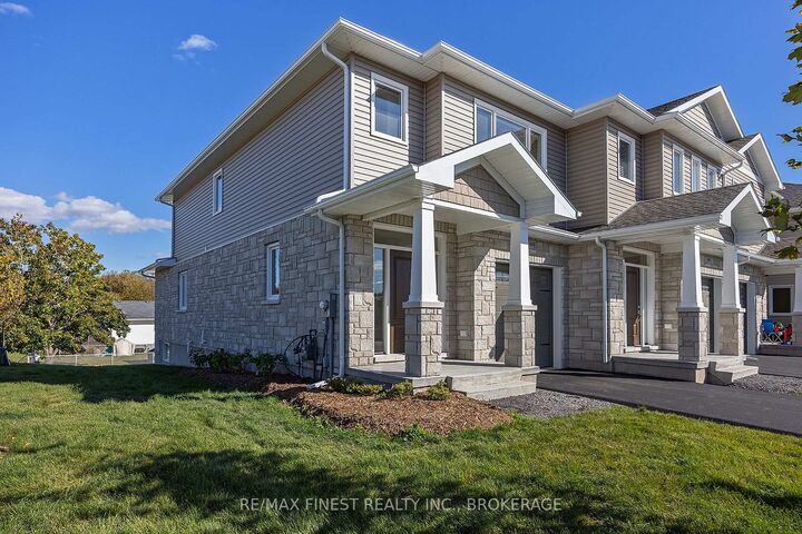 Property Photo:  215 Heritage Park Drive  ON K7R 3Y1 