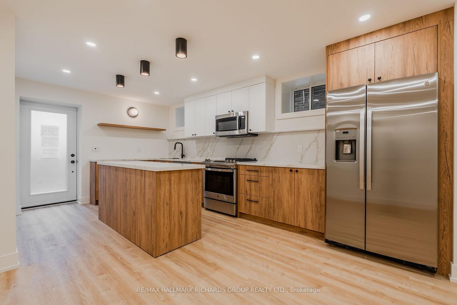 Property Photo:  20 Wineva Avenue Lower  ON M4E 2S9 