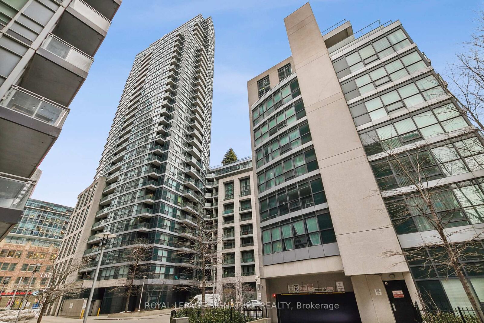 Property Photo: 600 Fleet Street 304 ON M5V 1B7