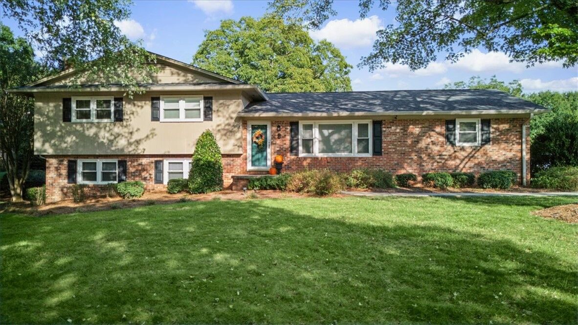 Property Photo: 430 Lakeview Drive SC 29657