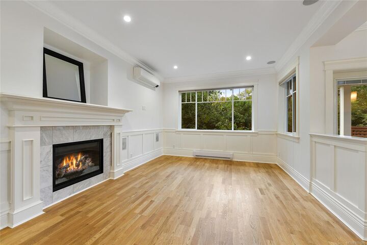 Property Photo:  2517 Asquith St  BC V8R 3Y2 
