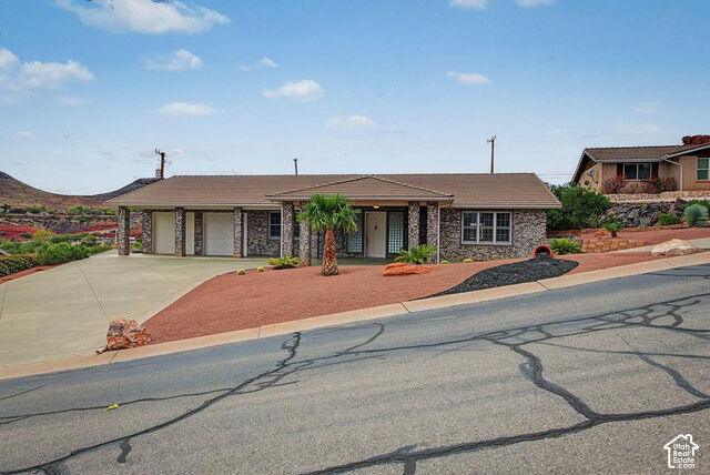 Property Photo: 339 W Sandstone Cir UT 84770