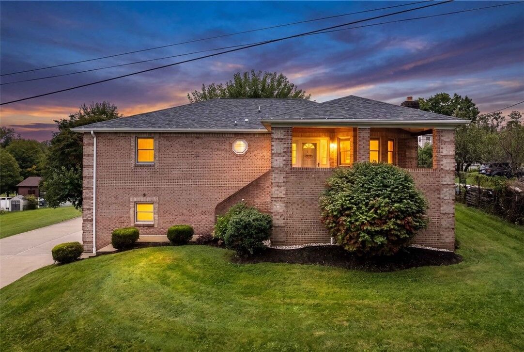 Property Photo:  902 Central Drive  PA 15067 