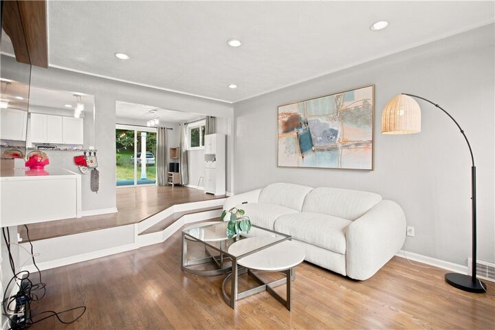 Property Photo:  1233 McKinley Dr  PA 15025 