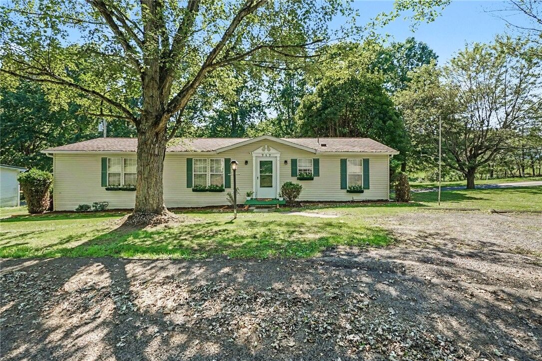 Property Photo: 717 Mallard Dr PA 15613