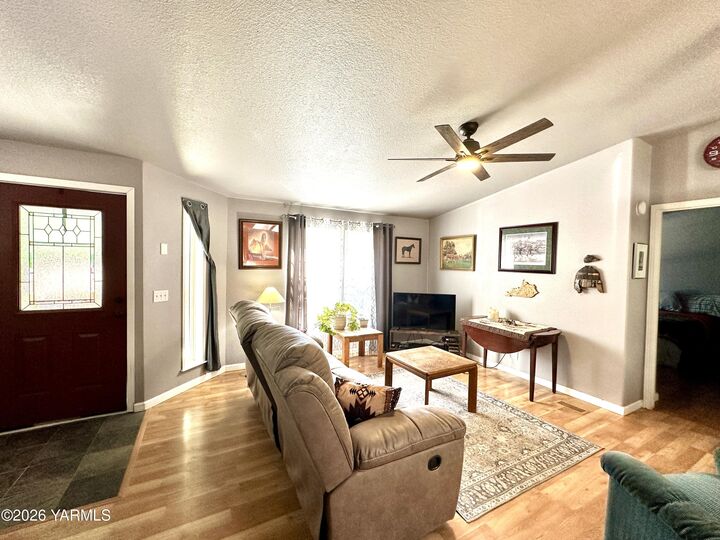Property Photo:  30 Golden Ln  WA 98908 