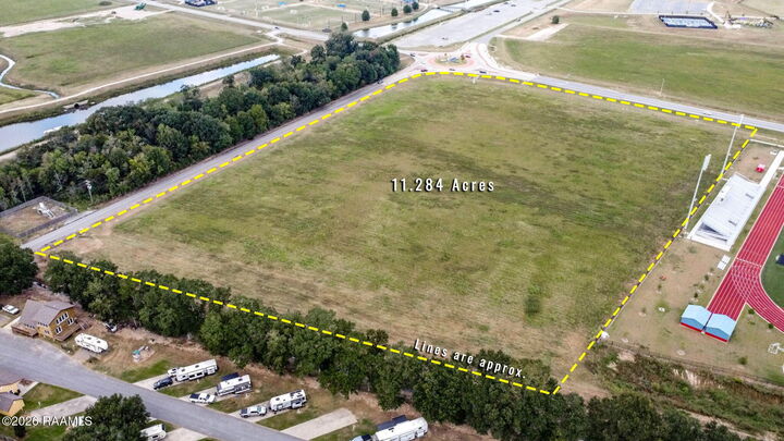 Property Photo:  2400 Chemin Metairie Road 3  LA 70592 