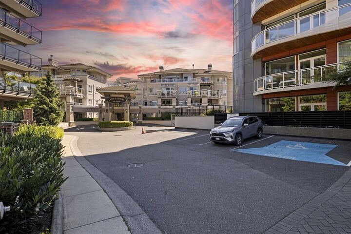 Property Photo:  20448 Park Avenue 302  BC V3A 4N3 