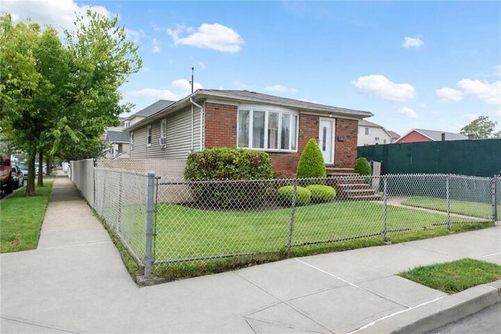 Property Photo:  604 Lincoln Avenue  NY 10306 