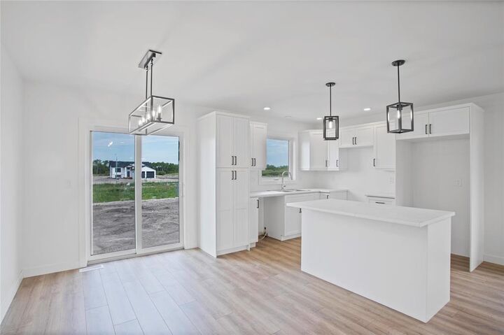 Property Photo:  1 Reed Cove  MB R5G 0L5 