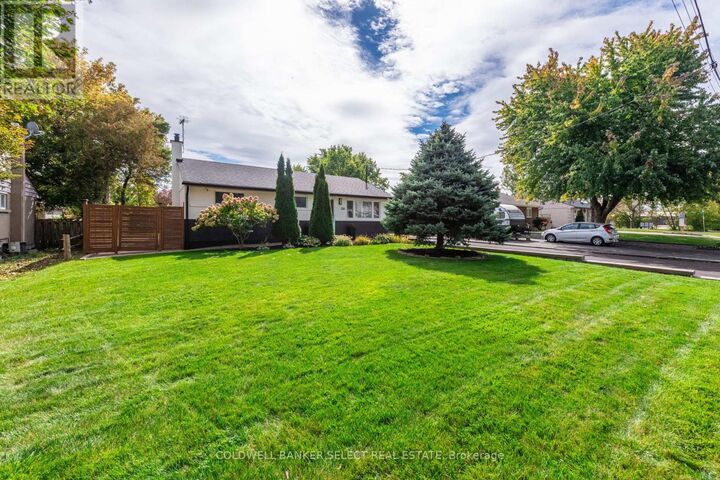 Property Photo:  158 Ellwood Drive West  ON L7E 4W4 