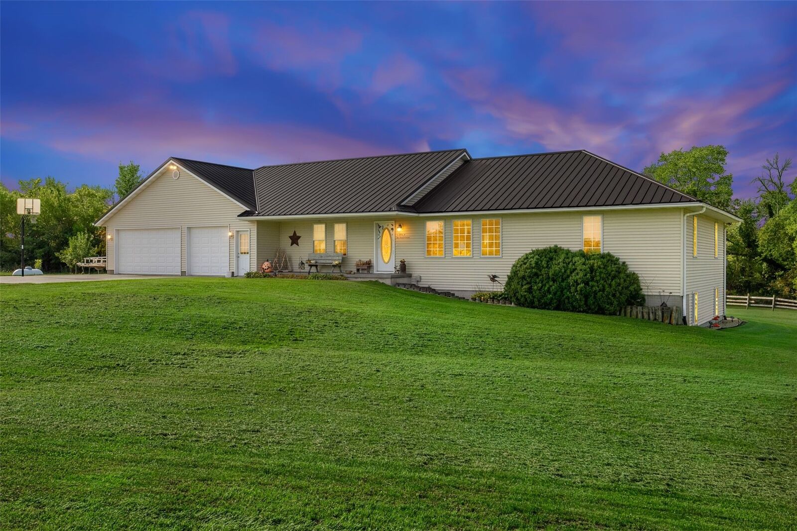 Property Photo:  2976 61st Street Lane  IA 52349 