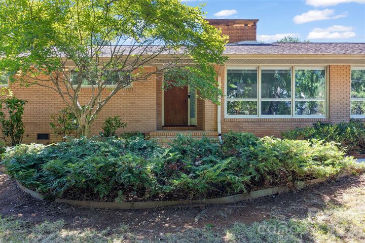 Property Photo:  933 Coulwood Drive  NC 28214 