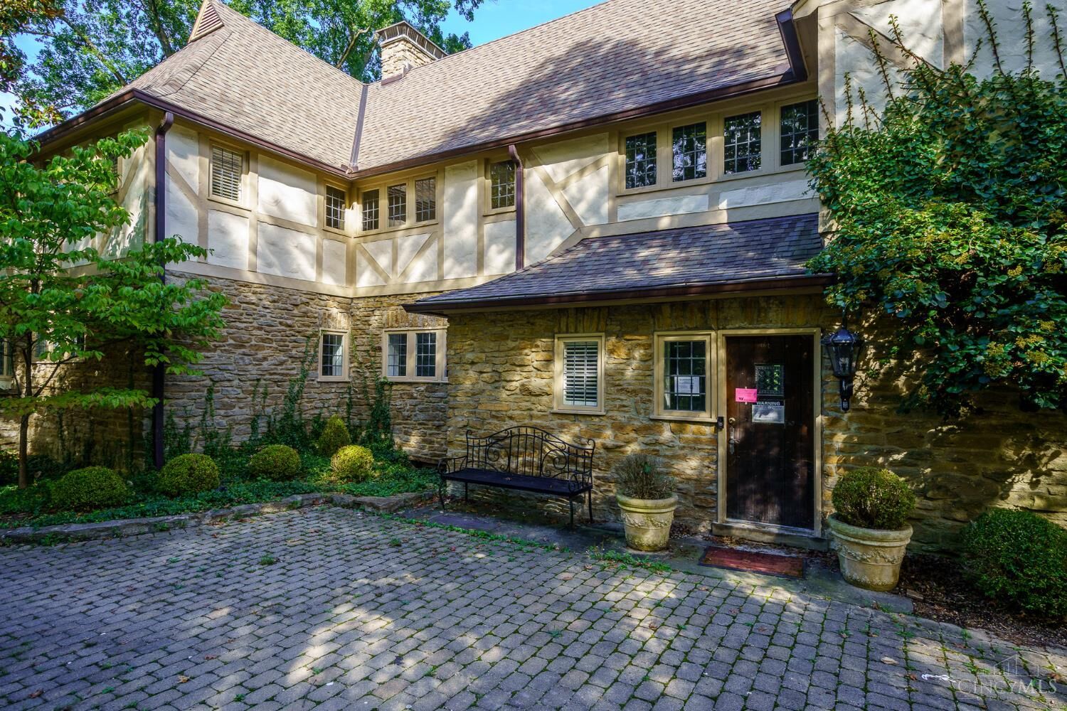 Property Photo: 14 Garden Place OH 45208