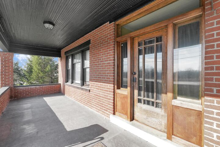 Property Photo:  